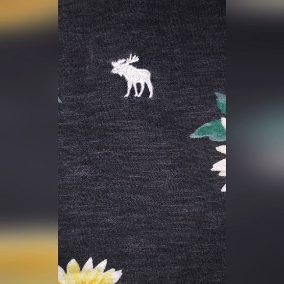 A&F Girls Gray SunFlower Print Top Size 9/10 EUC - Picture 2 of 3